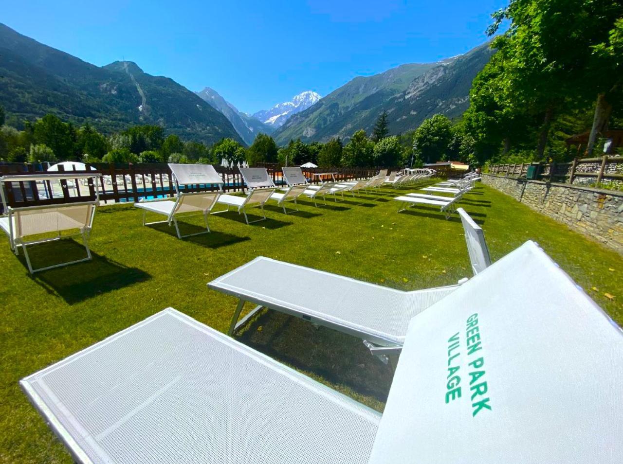 Bijoux Des Alpes - Mont Blanc Village La Salle Luaran gambar