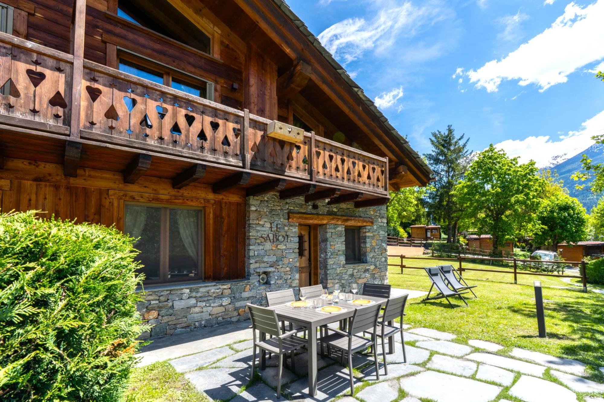 Bijoux Des Alpes - Mont Blanc Village La Salle Luaran gambar
