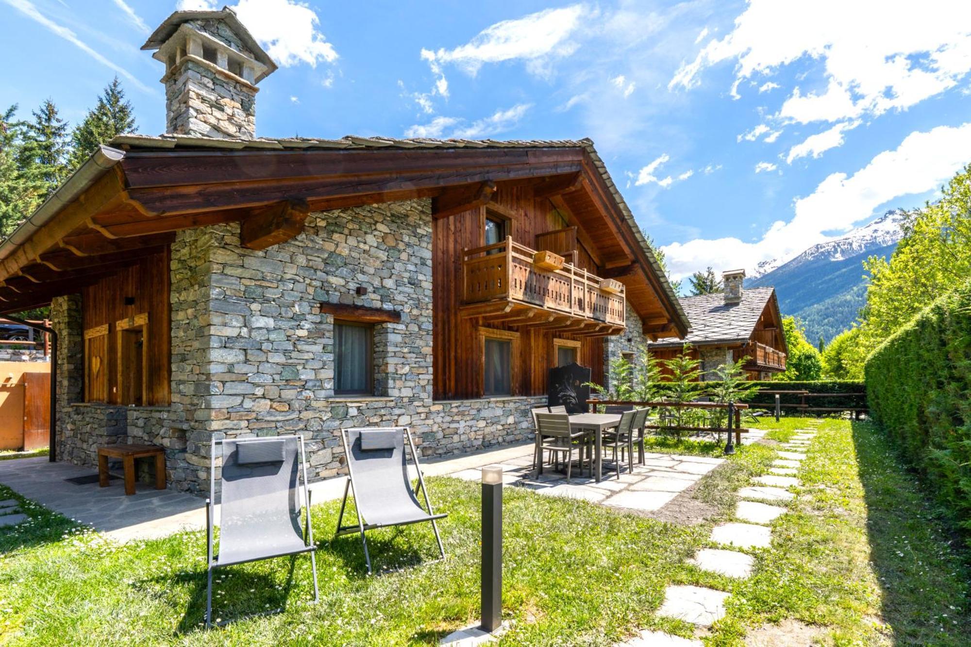 Bijoux Des Alpes - Mont Blanc Village La Salle Luaran gambar